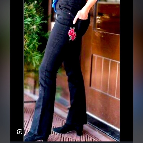 The Pioneer Woman Denim - The Pioneer Woman Pull On Embroidered Floral Rose Boot Cut Jean Size 3XL